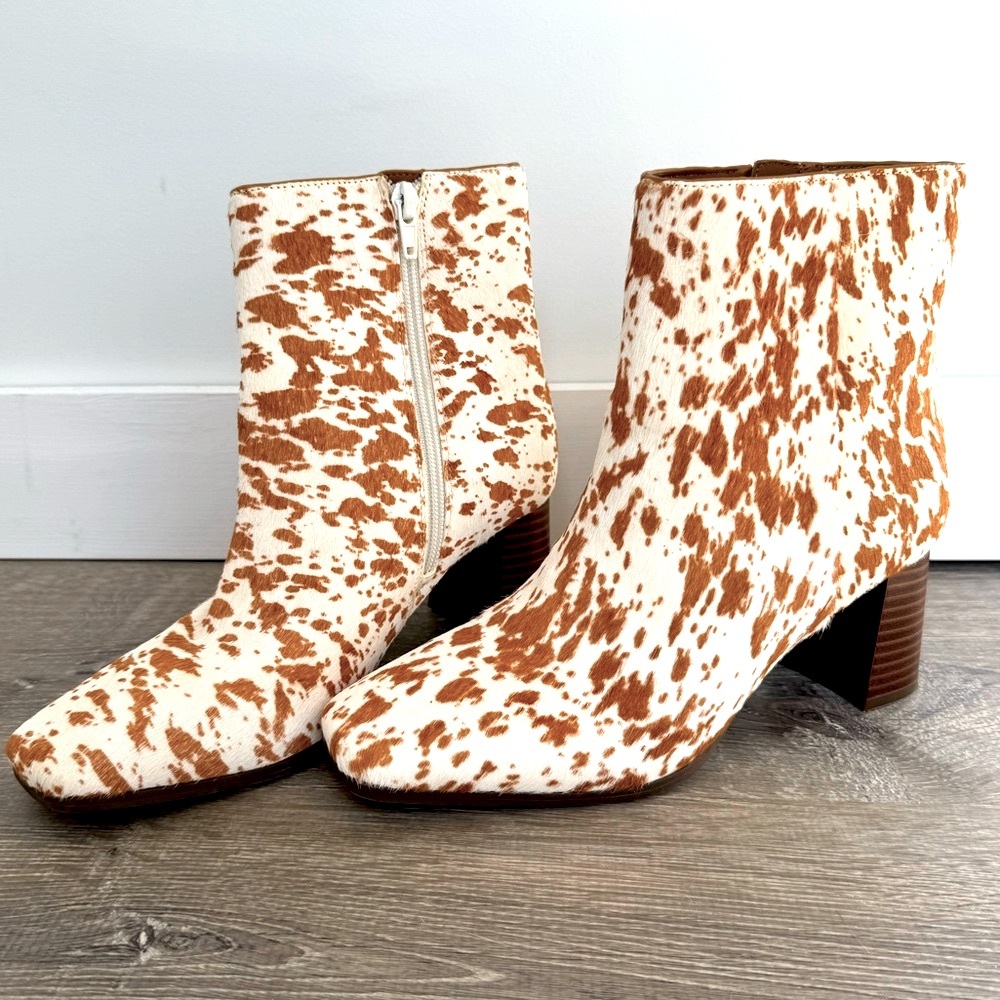 INC ANKLE BOOTIE COW PRINT SIZE 8